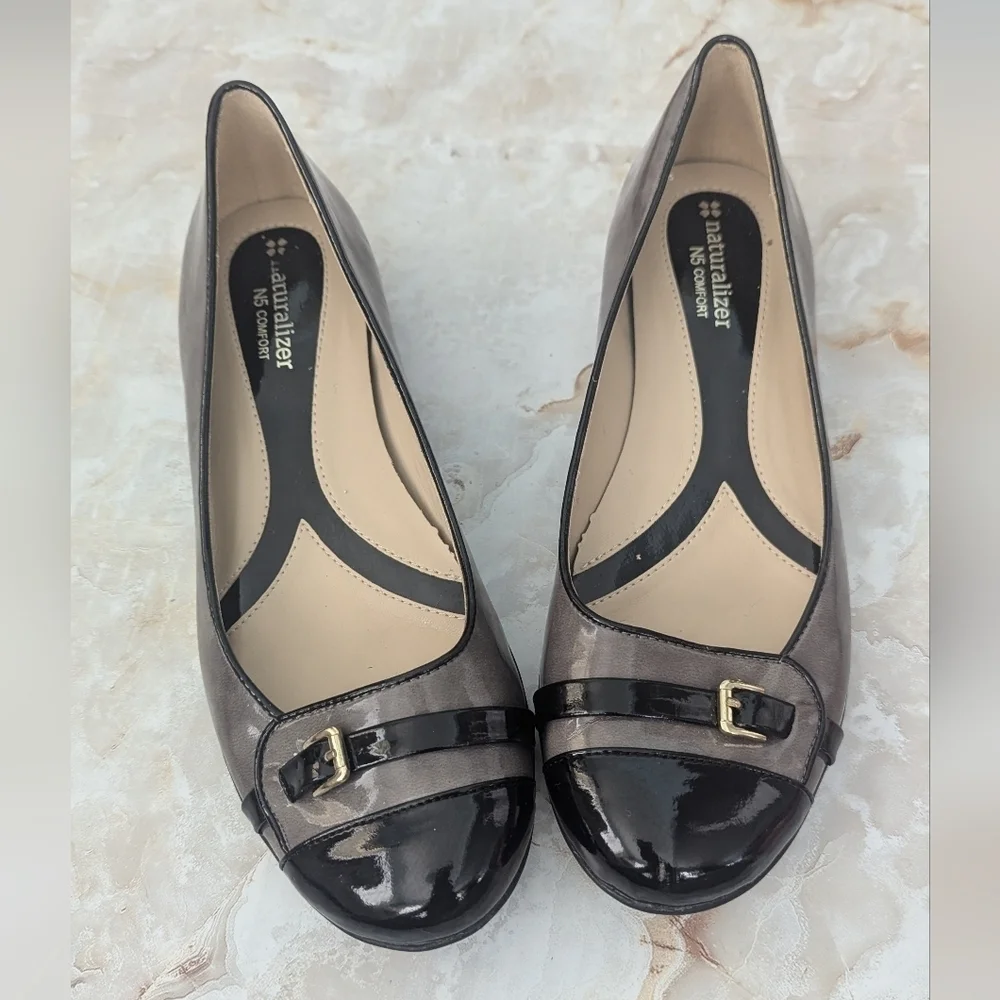 Naturalizer Woman's Patent Leather  Flats Buckle Detail‎ Size  7.5